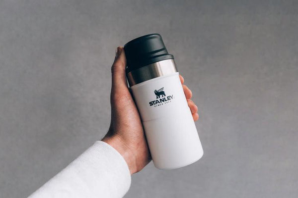 Stanley Trigger-Action Travel Mug İncelemesi: Herkes Buna Bayılıyor - Termos Dünyası