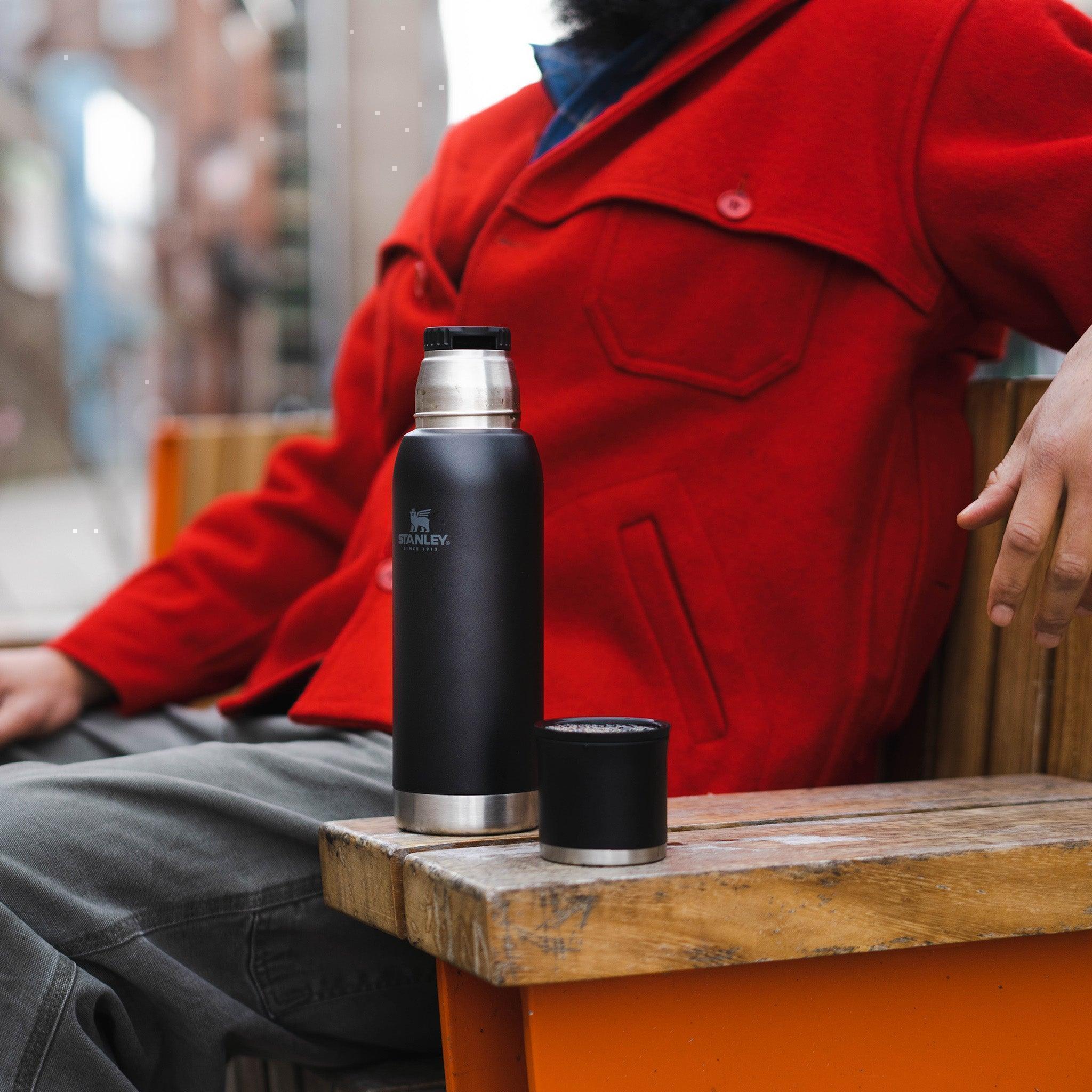 Stanley Adventure To-Go Bottle Siyah 1 L - Termos Dünyası